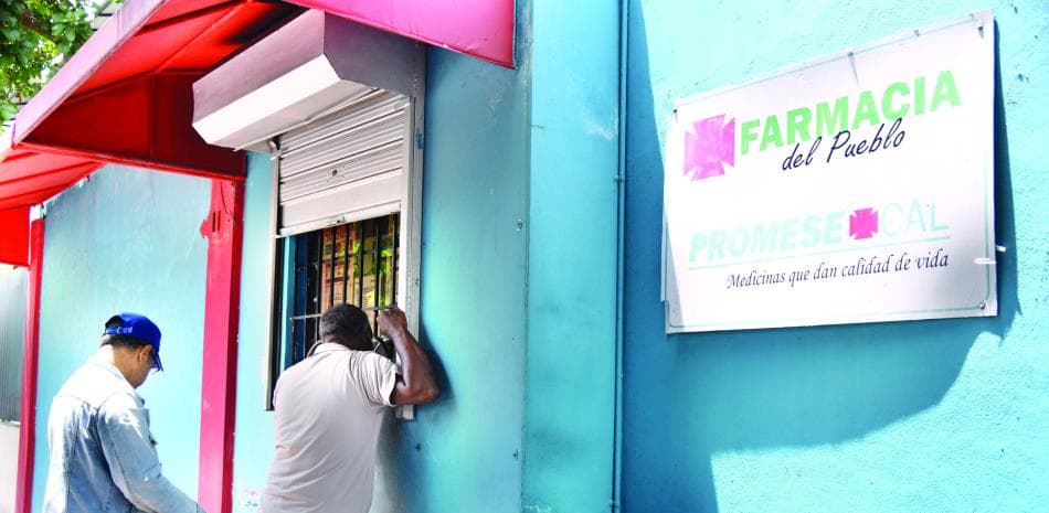 Foto de Listín Diario sobre Farmacias del Pueblo.